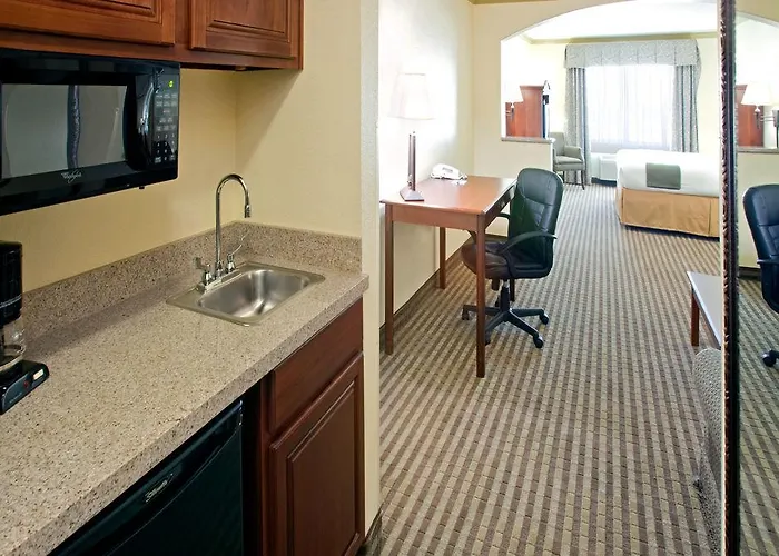 Express Worth Nw Loop 820 By Ihg Hotel 3*