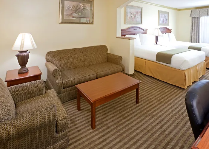 Express Worth Nw Loop 820 By Ihg 3* Fort Worth