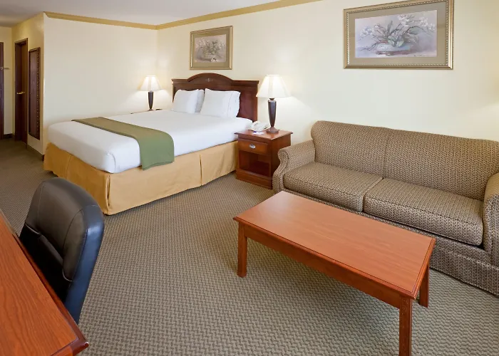 Express Worth Nw Loop 820 By Ihg Hotel 3*