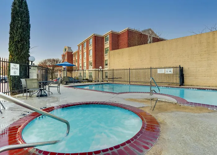 Express Worth Nw Loop 820 By Ihg 3* Fort Worth