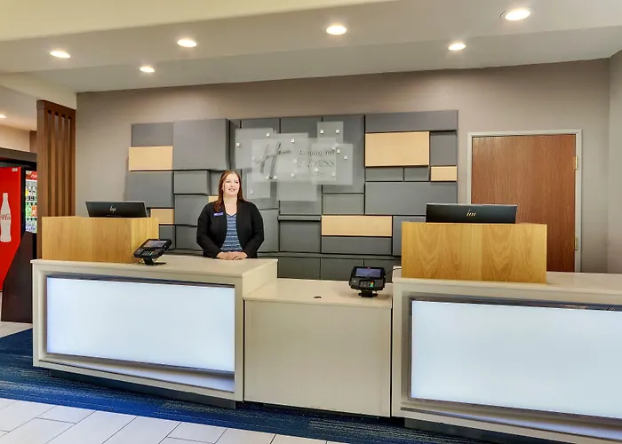 Hotel Express Worth Nw Loop 820 By Ihg 3*