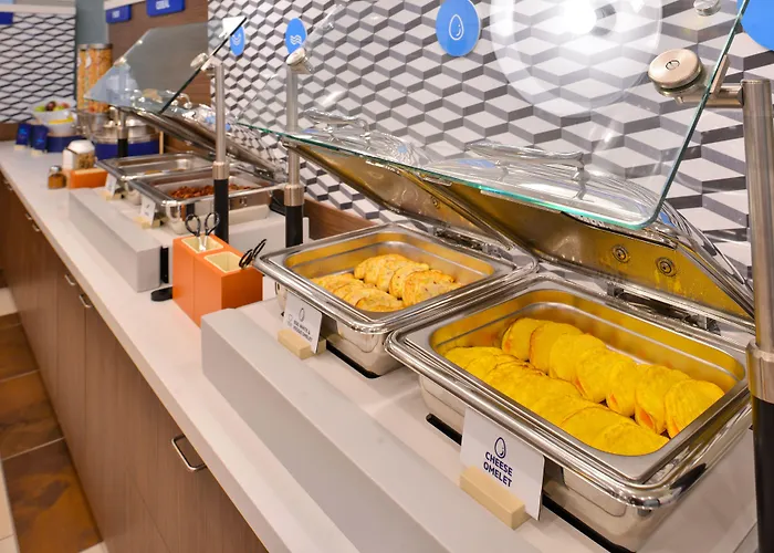 Express Worth Nw Loop 820 By Ihg Hotel 3*