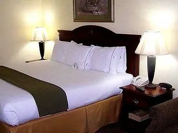 Express Worth Nw Loop 820 By Ihg 3*